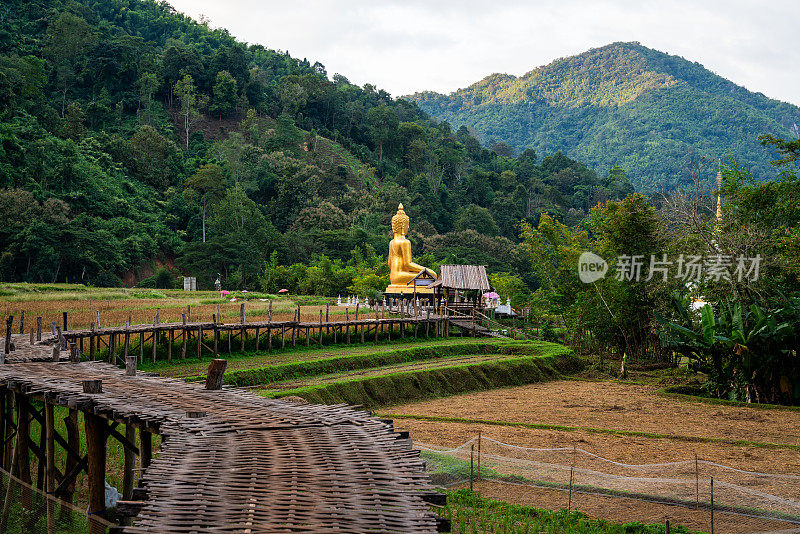 Na Khuha寺，竹桥，Phrae，泰国北部